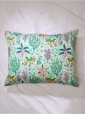 Printfresh Home Goods Camel's Courtyard Print Queen Size Zip Pillowcase